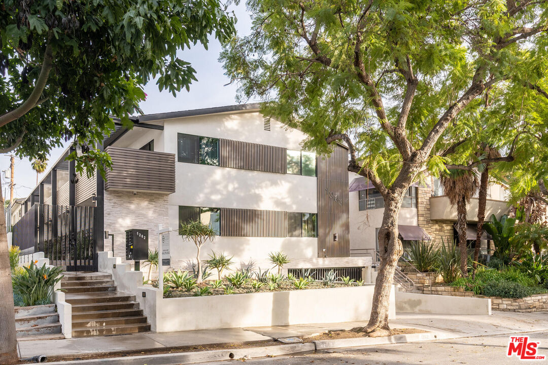 1262 N Sweetzer Ave Unit: 104