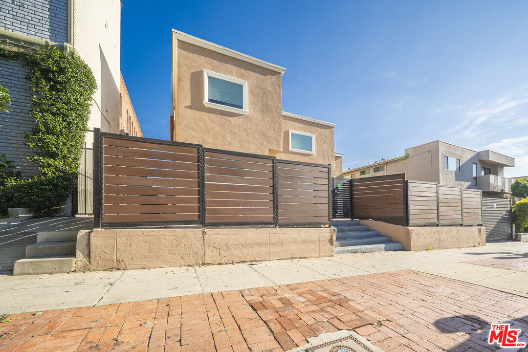 136 N Rampart Blvd Unit: 3