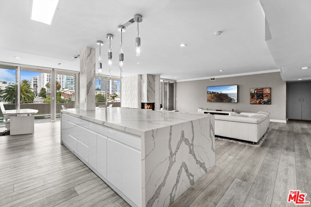 1333 S Beverly Glen Blvd Unit: 605