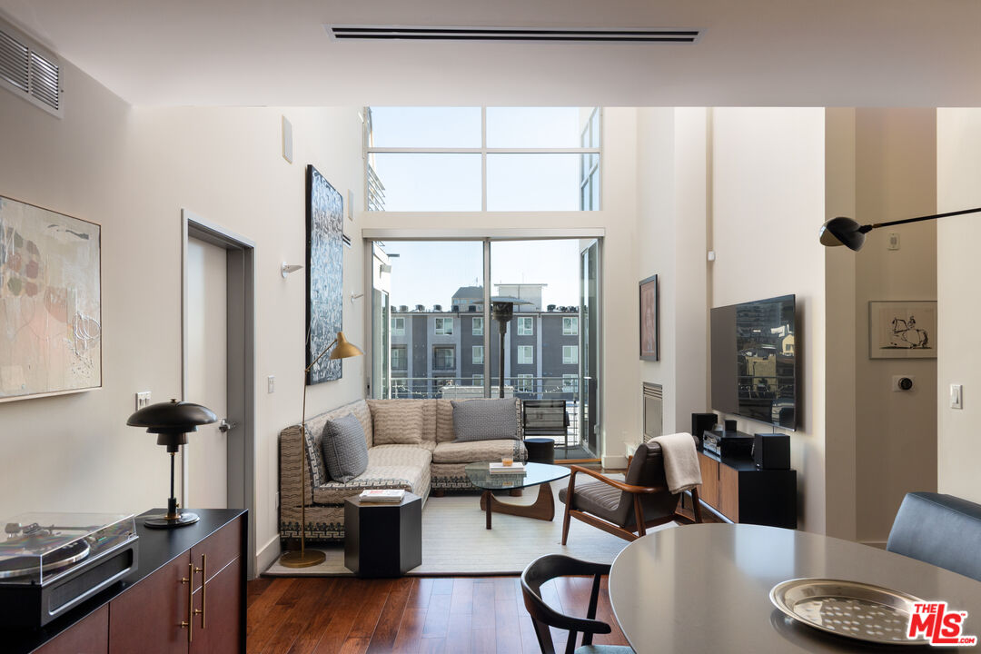 Photo of 6735 Yucca St #508, Los Angeles, CA 90028