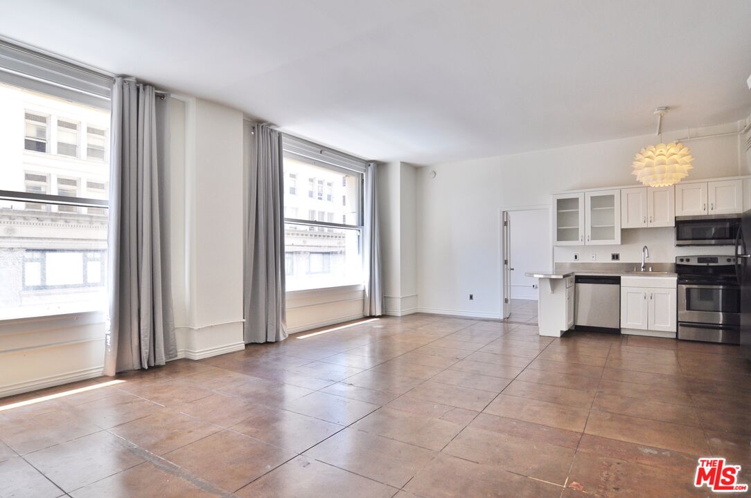 Photo of 215 W 7th St #307, Los Angeles, CA 90014