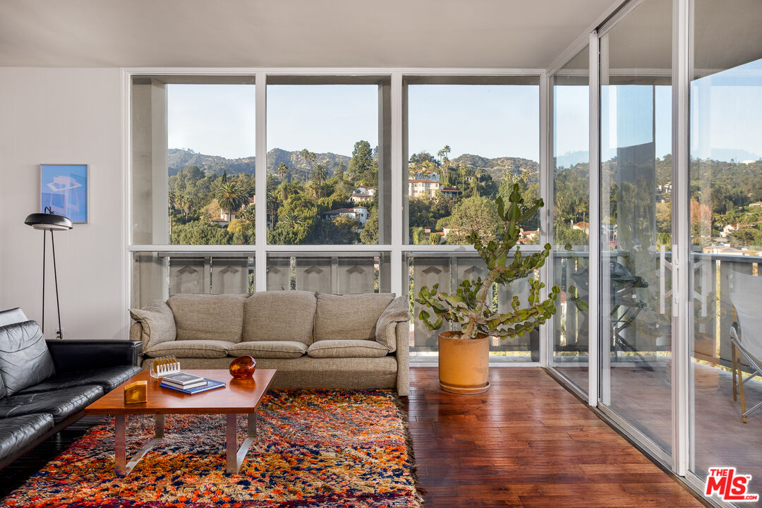 4455 Los Feliz Blvd Unit: 1002