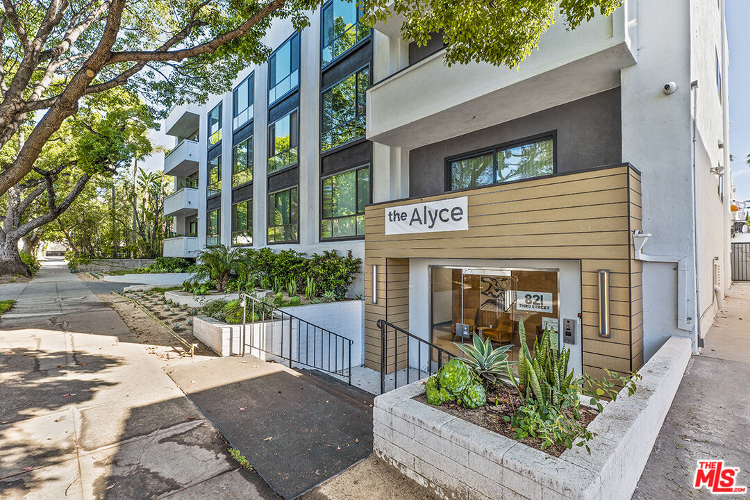 Photo of 821 3rd St, Los Angeles, CA 90403
