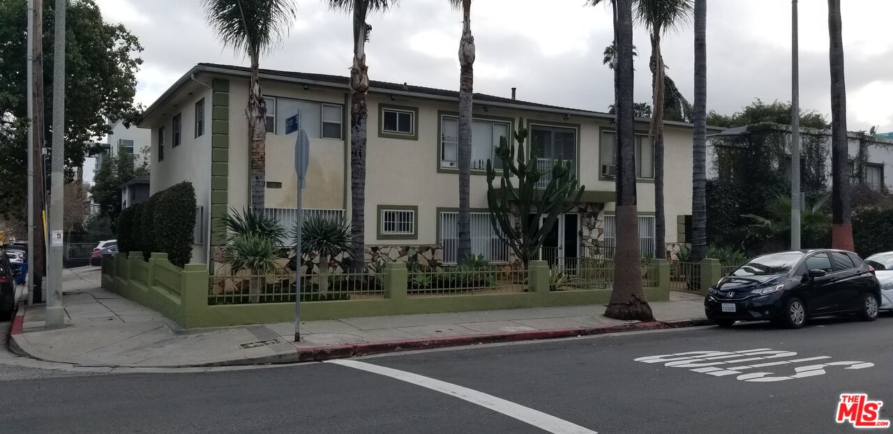 5950 Carlton Way Unit: 13