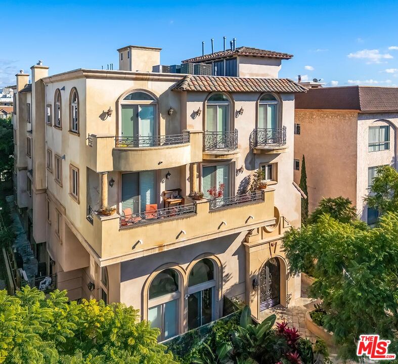 1610 Camden Ave Unit: 402