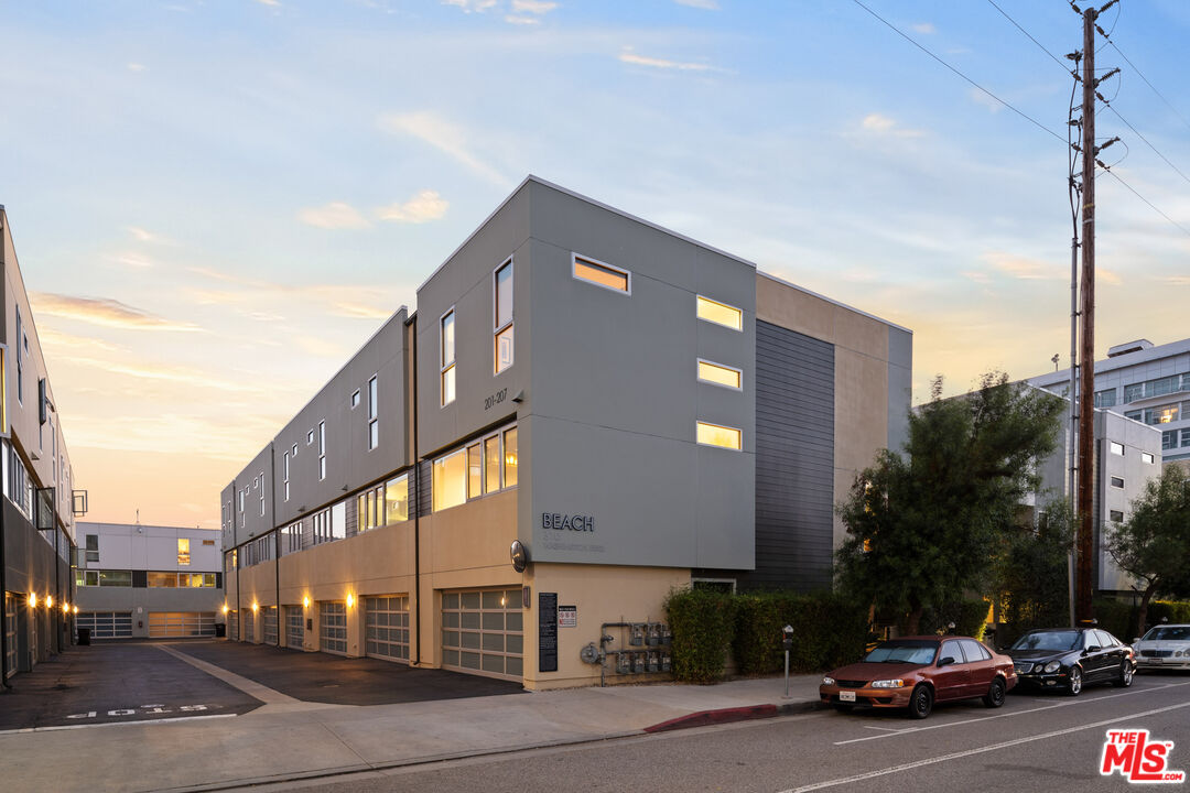 310 Washington Blvd Unit: 201