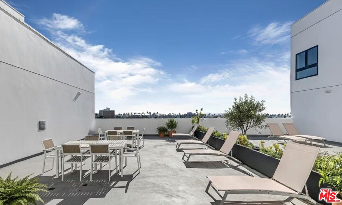 825 S Coronado St Unit: 301