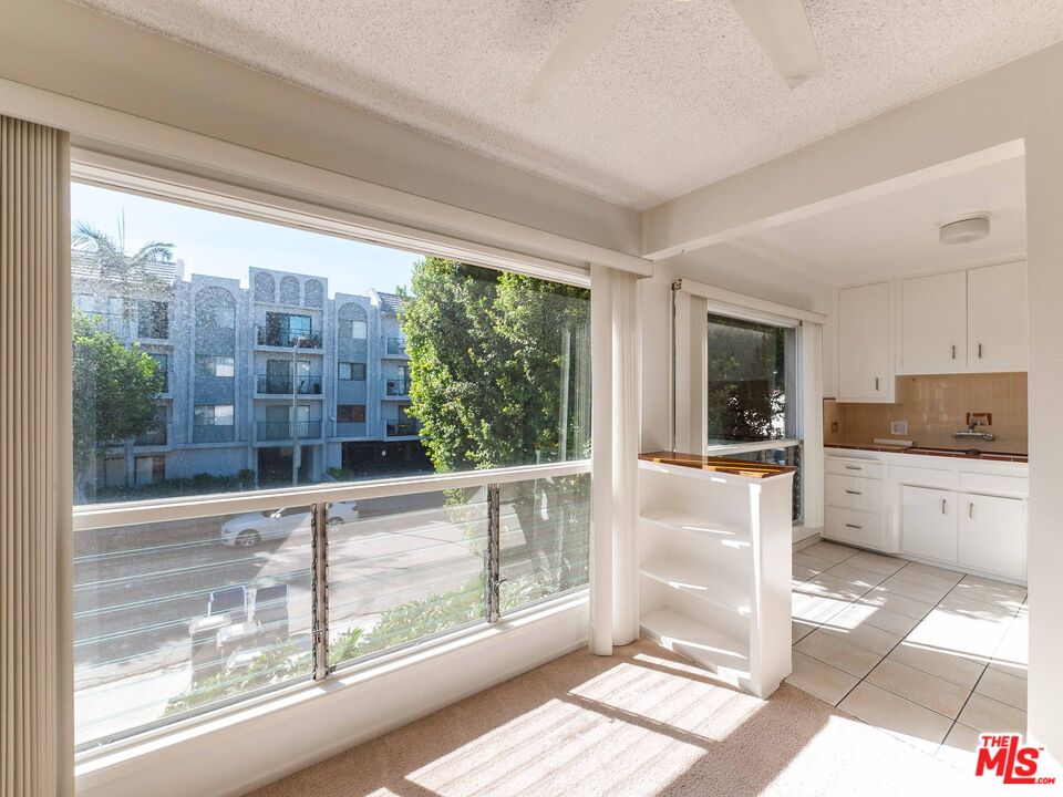 122 N CROFT AVE Unit: 5