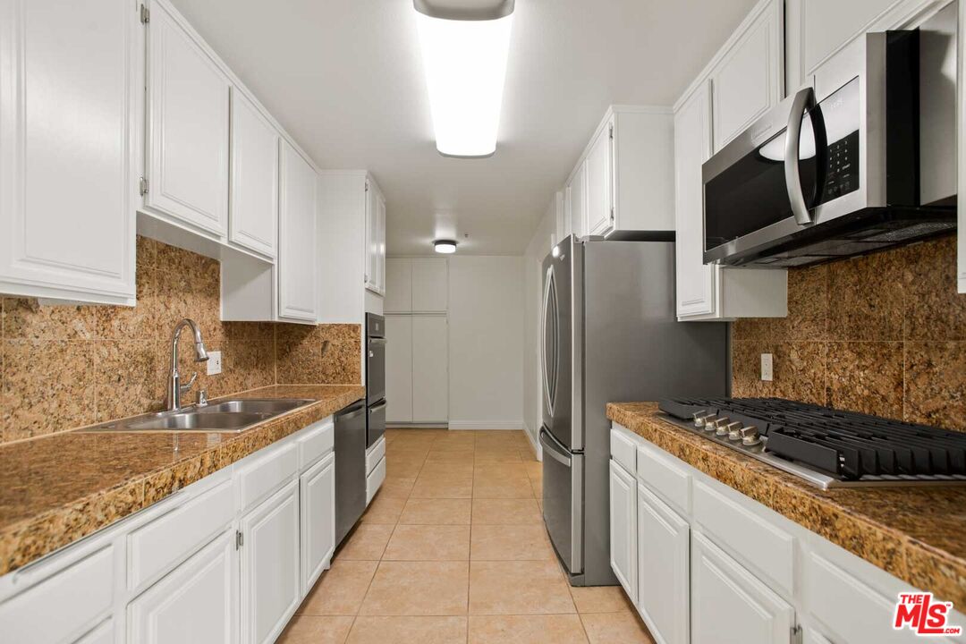 1508 VETERAN AVE Unit: 301