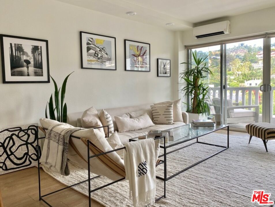 Photo of 999 N DOHENY DR, WEST HOLLYWOOD, CA 90069