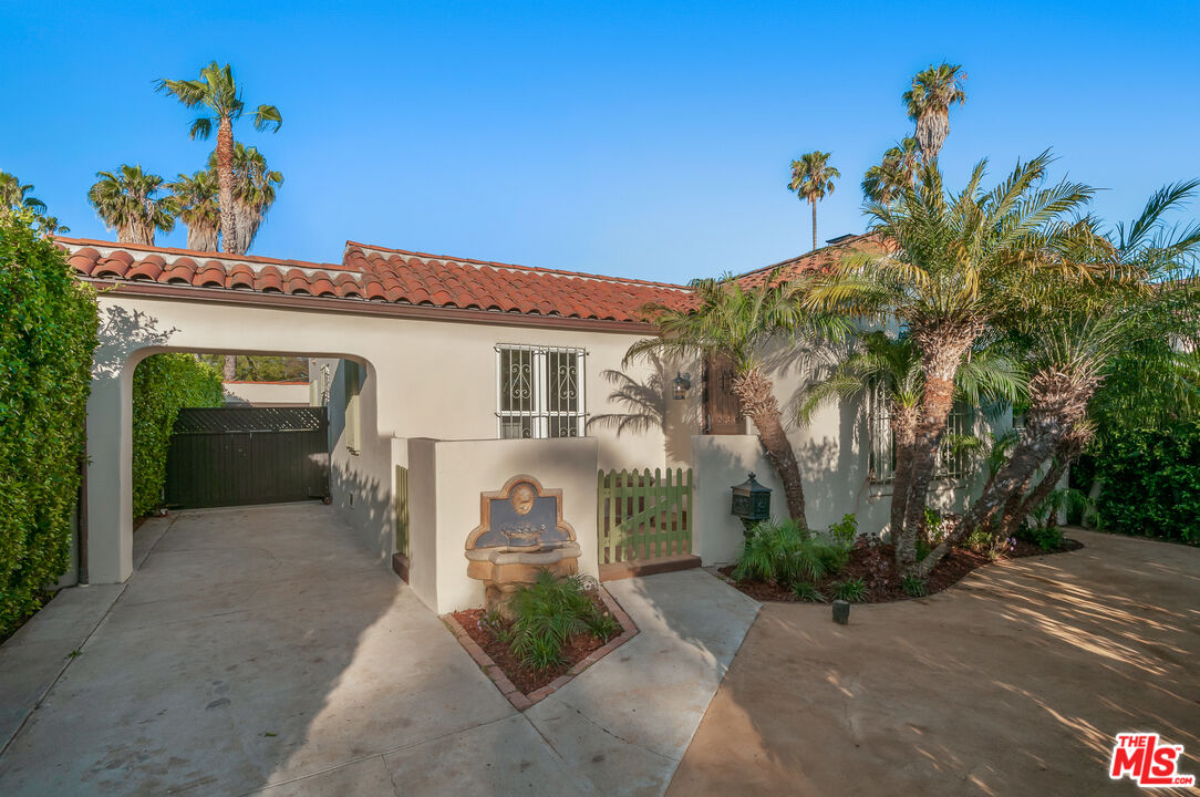 624 N Poinsettia Pl