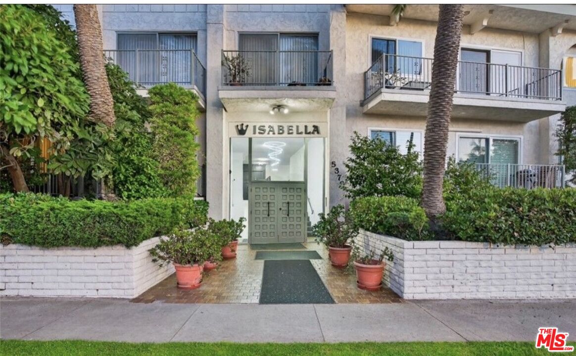 5376 Fairview Blvd Unit: 104