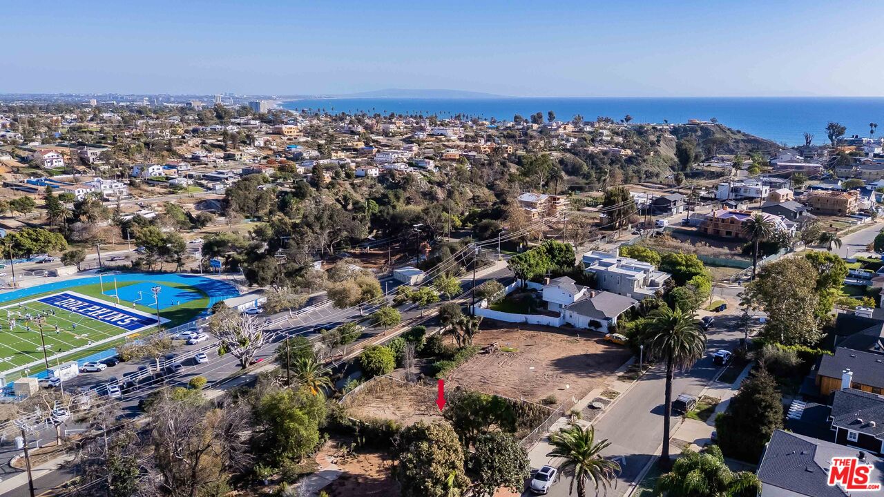 716 El Medio Ave