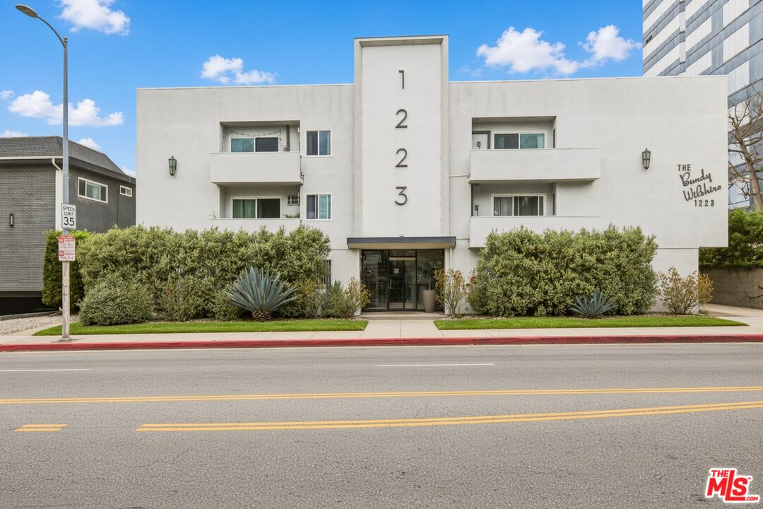 1223 S Bundy Dr Unit: 306