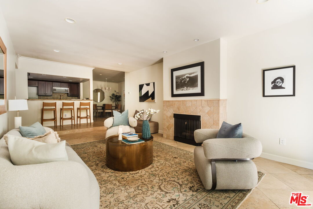 2332 Fox Hills Dr Unit: 103