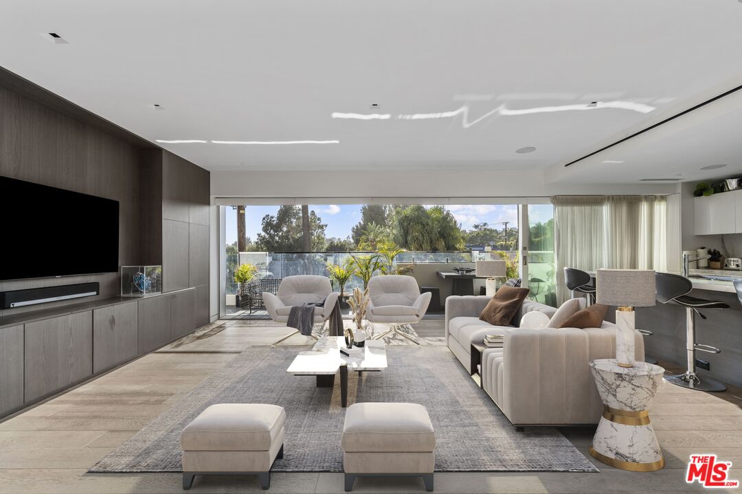838 N Doheny Dr Unit: 301