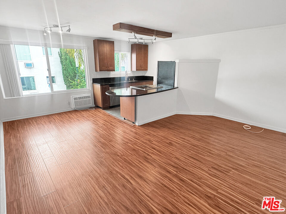 972 Larrabee St Unit: 221