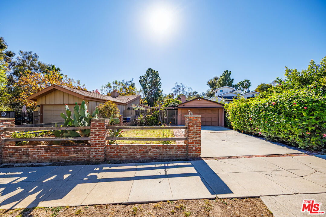 931 Wellesley Ave