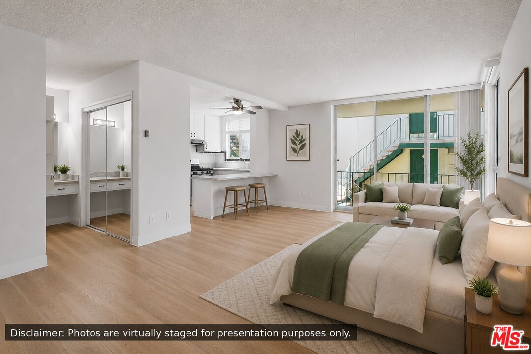 1353 S Carmelina Ave Unit: 105