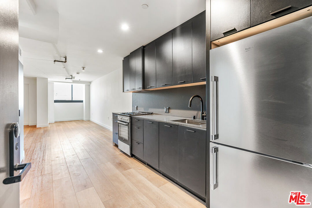 3688 Overland Ave Unit: 203