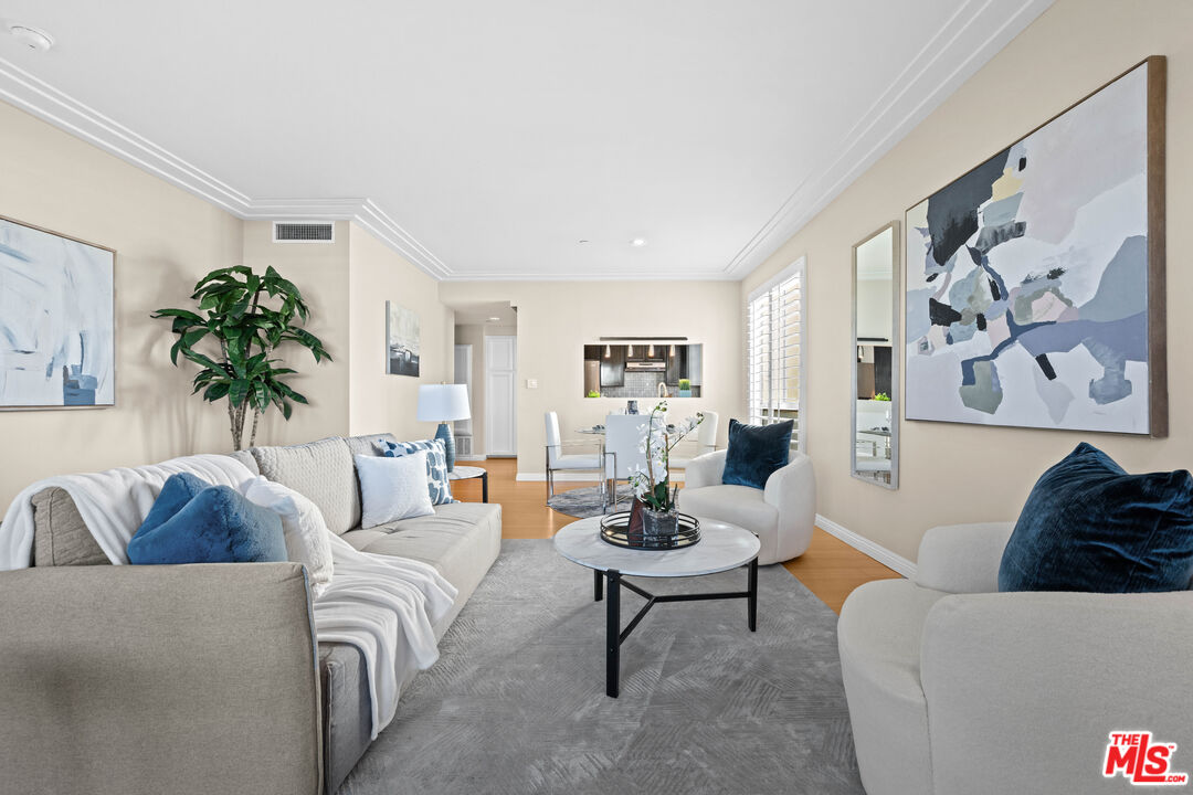 117 S Clark Dr Unit: 305