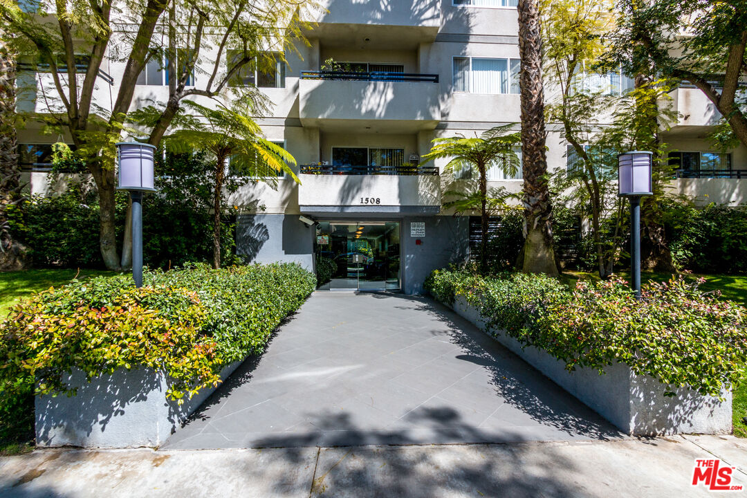 1508 VETERAN AVE Unit: 303