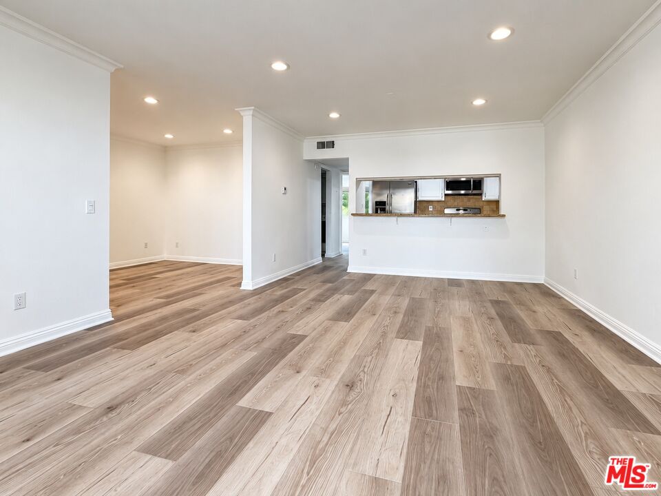 333 Burchett St Unit: 111