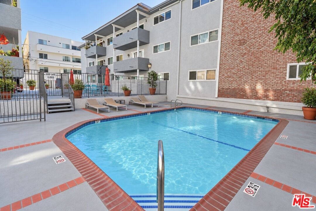 1242 BARRINGTON AVE Unit: 307