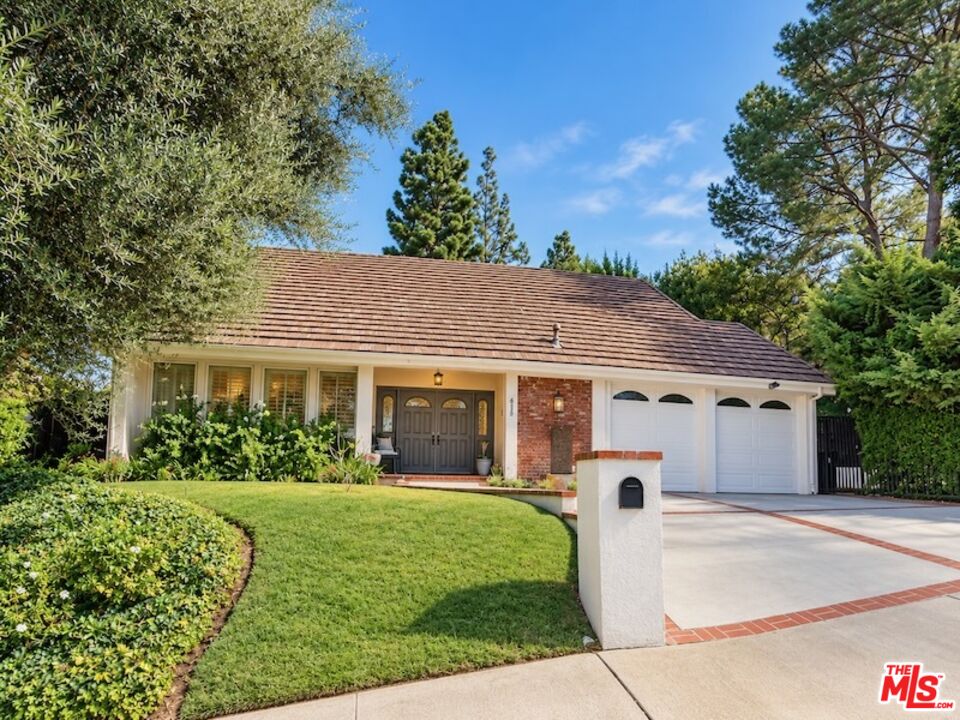 4520 Cezanne Ave