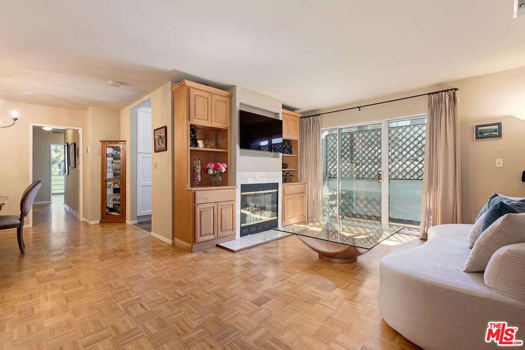 2223 S Bentley Ave Unit: 202