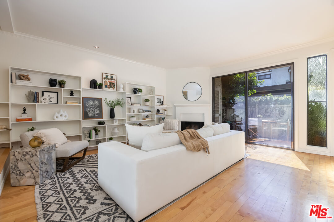 4218 Troost Ave Unit: 18