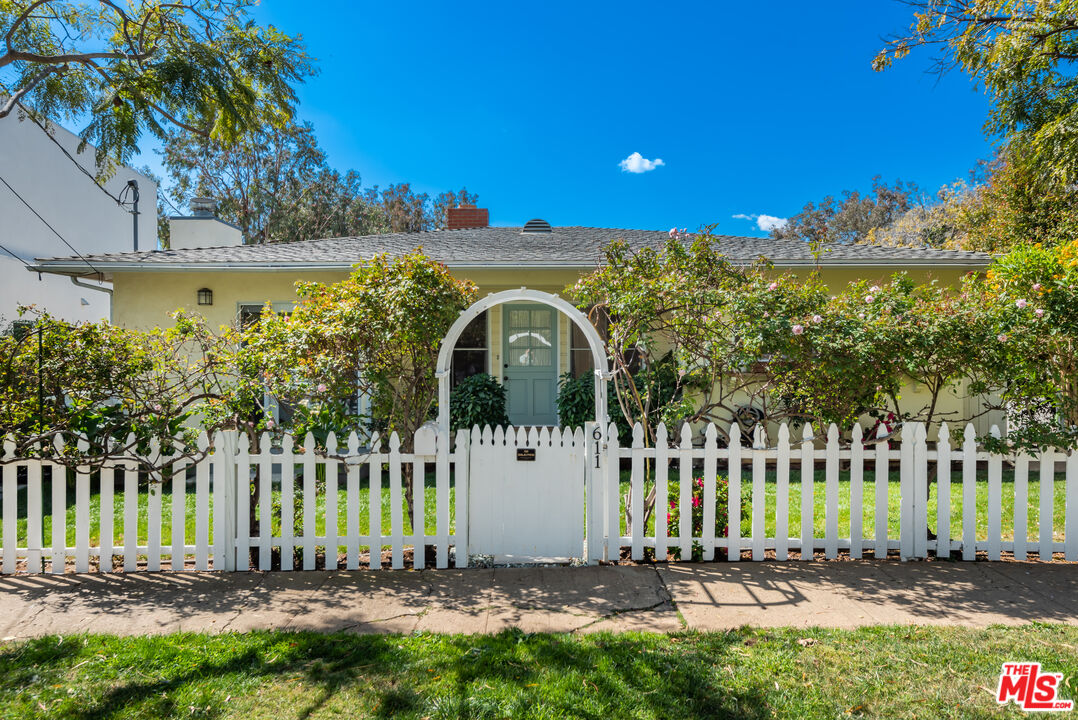 611 Baylor St