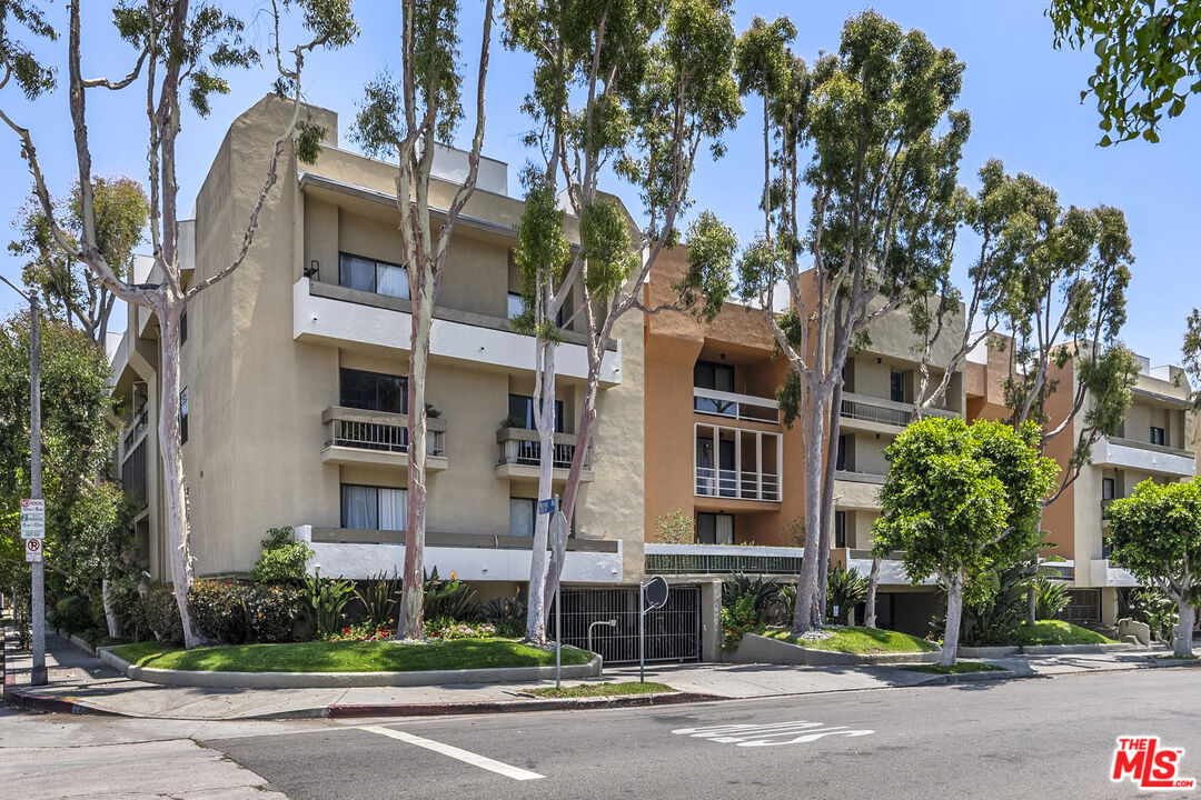 750 N Kings Rd Unit: 111