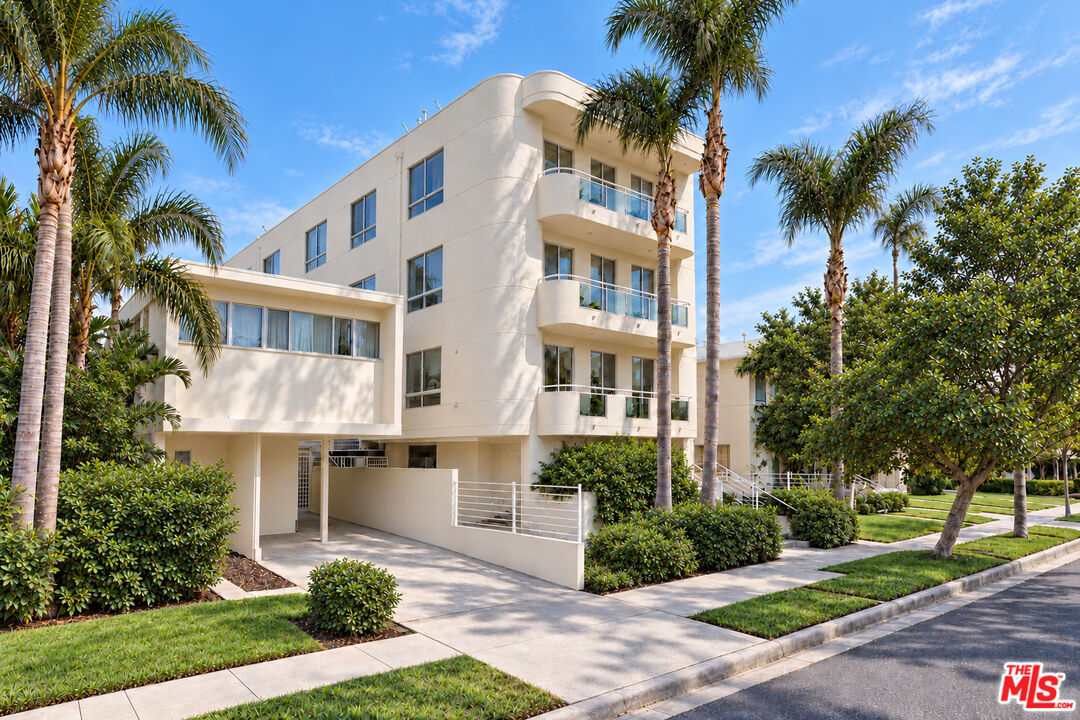 8349 Blackburn Ave Unit 102