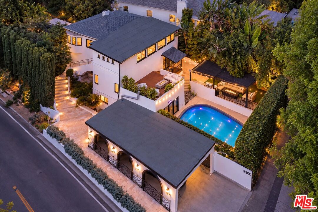 2300 Benedict Canyon Dr