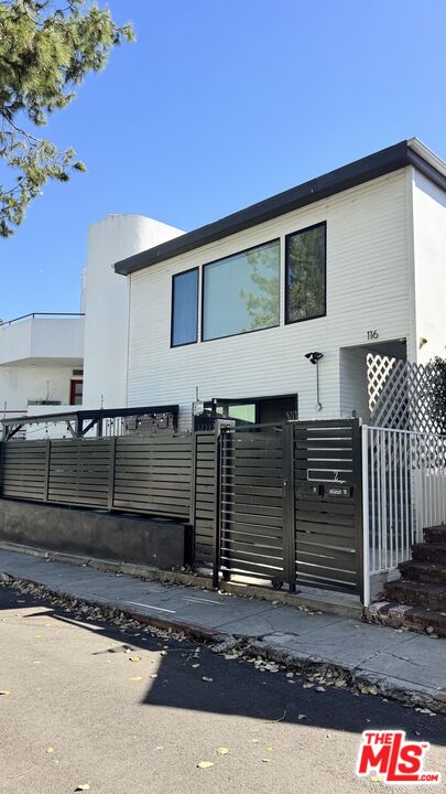 116 Thornton Pl Unit: 2