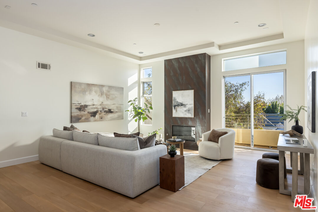 5525 W Olympic Blvd Unit 402
