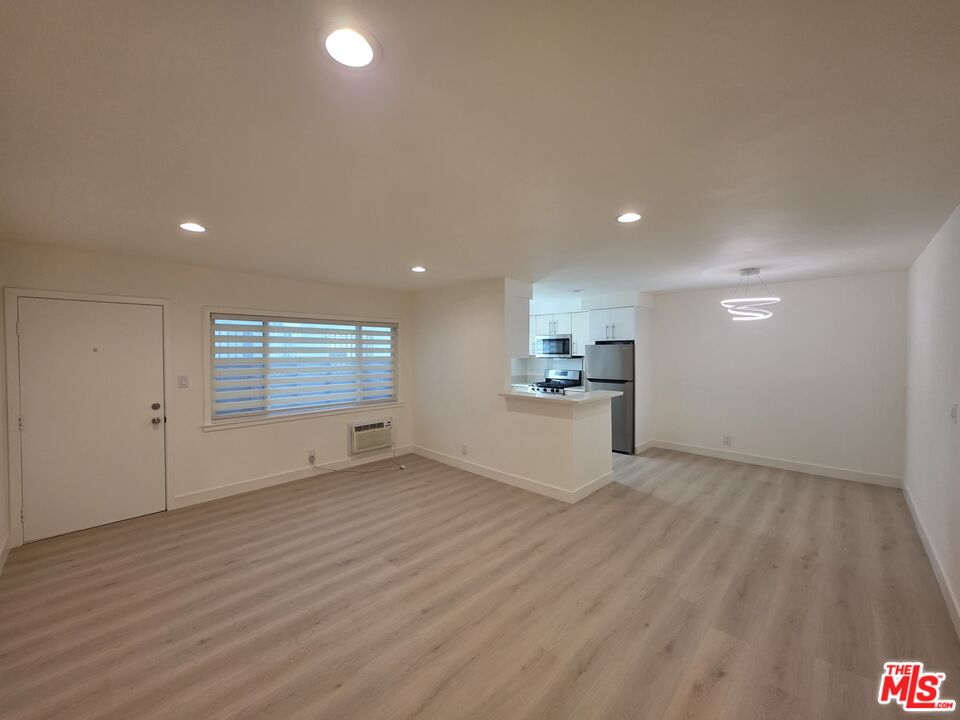 1942 S Sherbourne Dr Unit: 2