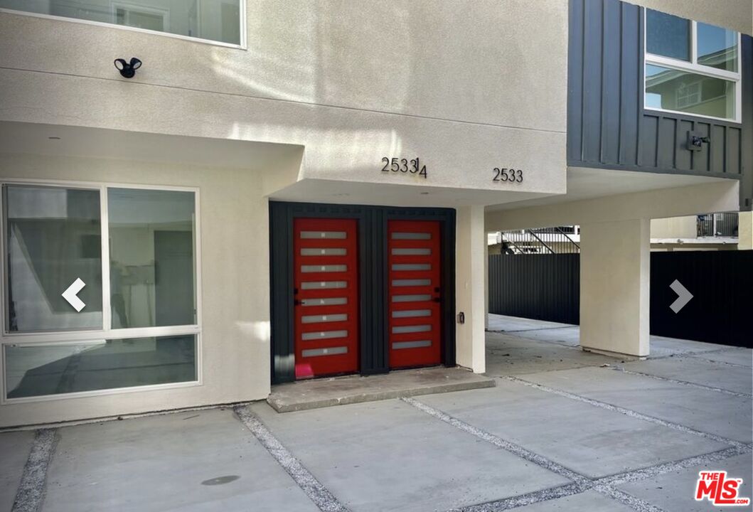 2533 S Spaulding Ave