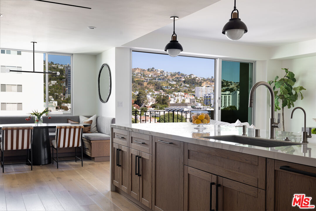 818 N Doheny Dr Unit 1001