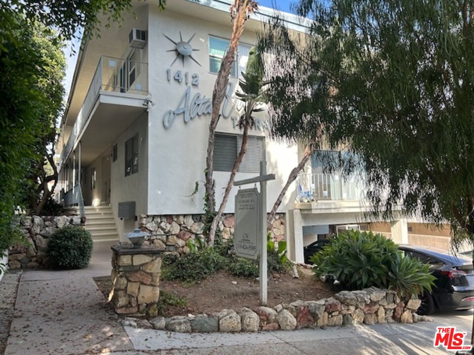 1412 Barry Ave Unit: 5