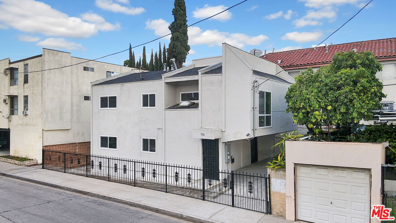 711 Bartlett St