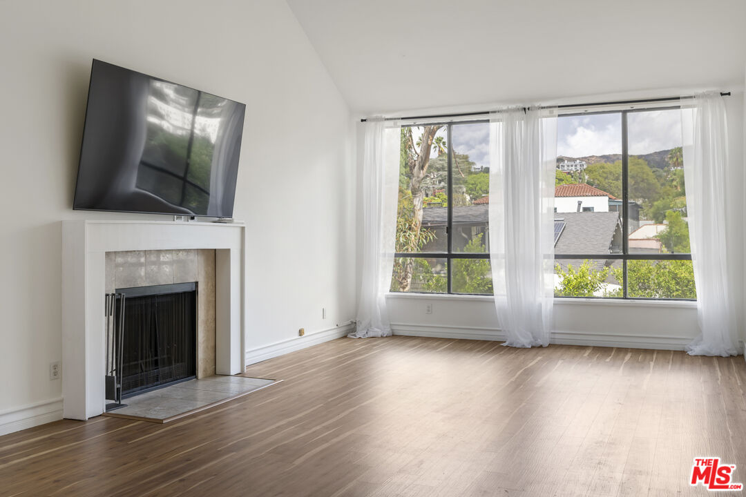 1900 Vine St Unit 403