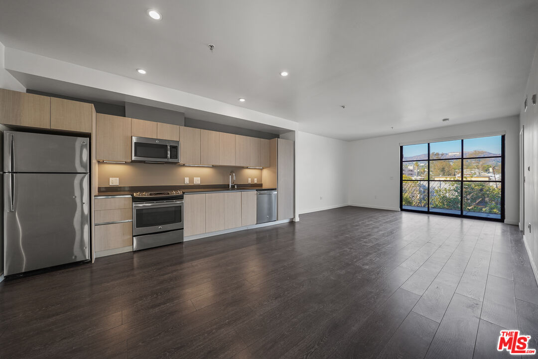 5800 Harold Way Unit 219