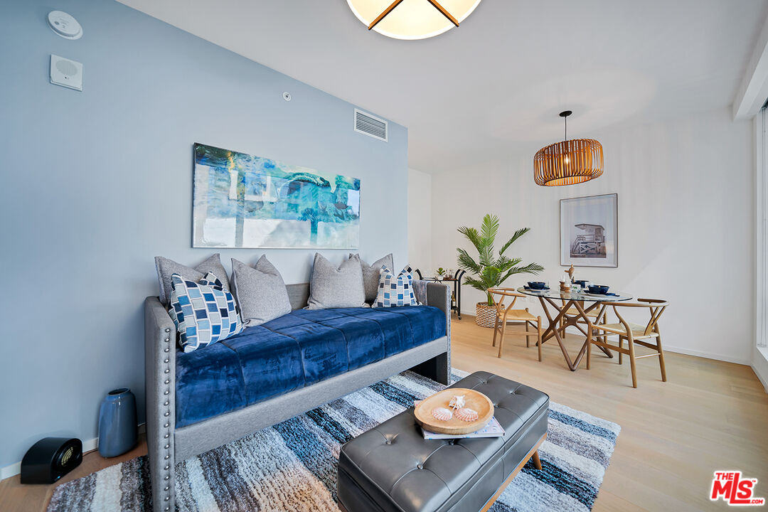 877 Francisco St Unit 826