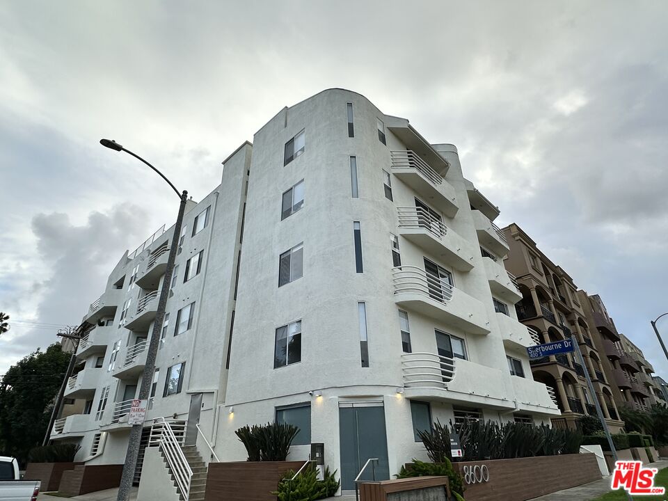 8600 Burton Way Unit: 405