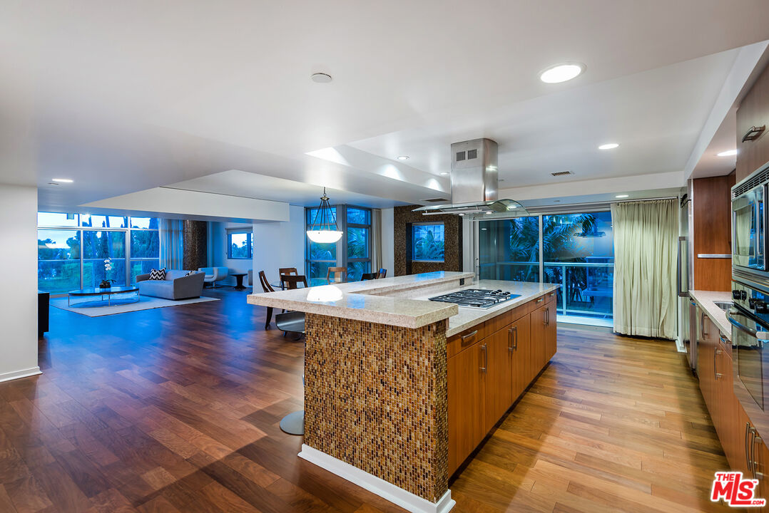 13650 Marina Pointe Dr Unit 502