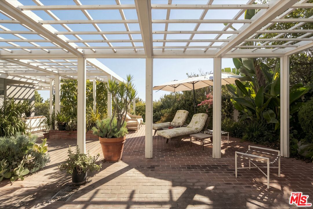 1337 Casiano Rd