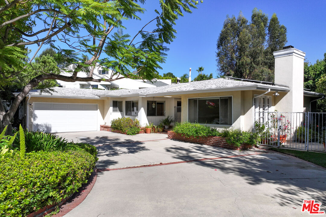 1130 Linda Flora Dr