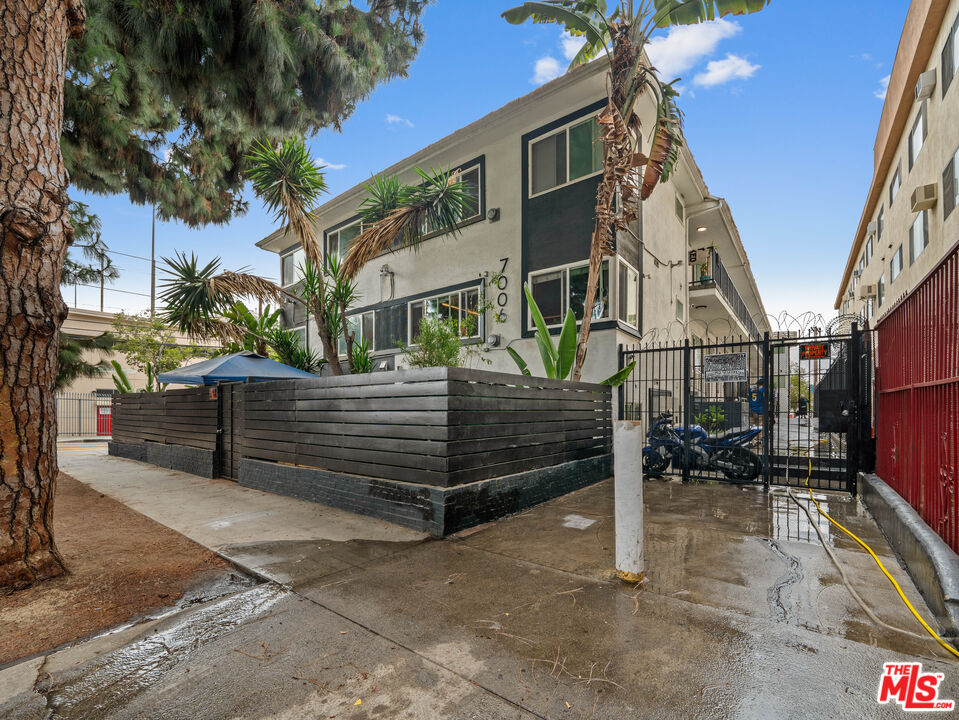 7006 Lanewood Ave